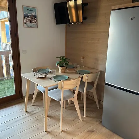 T3 Cosy Refait A Neuf Avec Vue Et Montagnes Et Avec Garage Apartment *