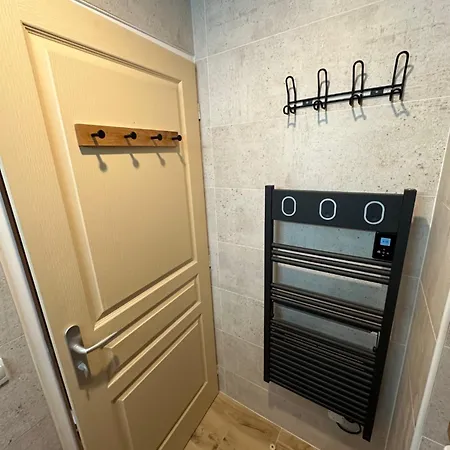 T3 Cosy Refait A Neuf Avec Vue Et Montagnes Et Avec Garage Apartment *